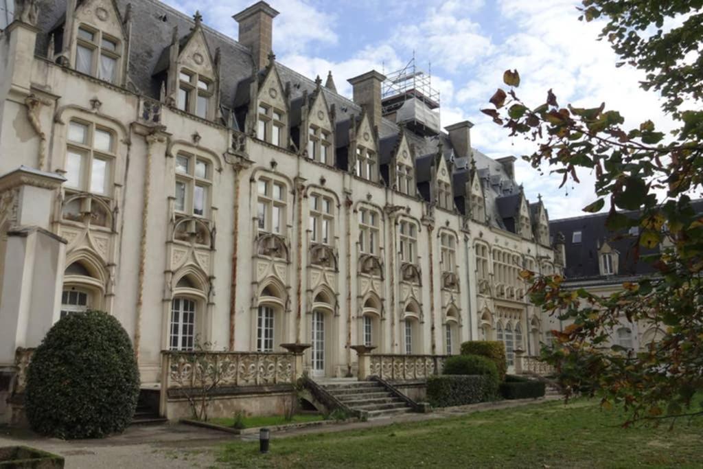 Charmant Studio Au Calme Tout Confort Dans Chateau Neo Gothique Proche Zenith Comet Orleans Parking Voiture Gratuit Wifi Haut Debit Rue Des Montees Exterior foto