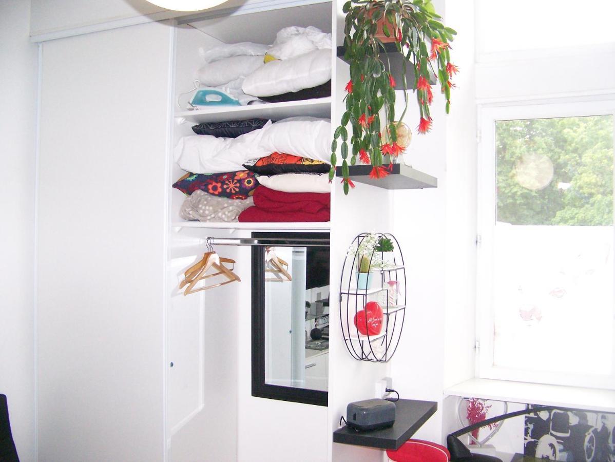 Charmant Studio Au Calme Tout Confort Dans Chateau Neo Gothique Proche Zenith Comet Orleans Parking Voiture Gratuit Wifi Haut Debit Rue Des Montees Exterior foto